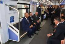 وزير النقل والسفير الفرنسي يستقلان قطار LRT والخط الثالث للمترو 
