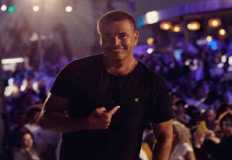 زوار " إكسبو 2020" يشاركون عمرو دياب الغناء بمسرح اليوبيل