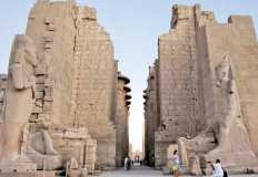 بعثة تنقيب مصرية تعثر على قطع أثرية متنوعة بمعبد الأقصر