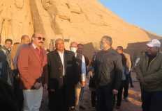 وزير السياحة ومحافظ أسوان يشهدان ظاهرة "تعامد الشمس" بحضور 6 آلاف زائر