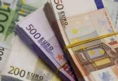 بعد تراجع اليورو مقابل الدولار.. هل تستفيذ أوروبا من ذلك؟