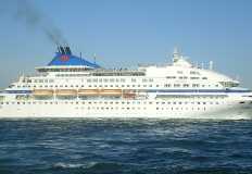 بورسعيد تستقبل رابع رحلة من السفينة السياحية "سيليستيال كريستال"