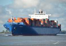شركات الملاحة تطالب بمنع السفن الأجنبية من العمل في النقل الساحلي