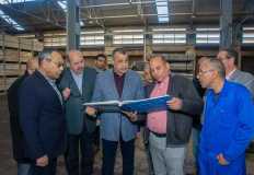 وزير الإنتاج الحربي يتفقد شركة شبرا للصناعات الهندسية