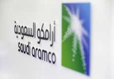 أرامكو السعودية تعلق العمل في خمس منصات لخفض الانتاج