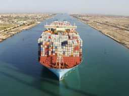 قناة السويس : توقيع اتفاقية لتموين السفن بالوقود الأخضر باستثمارات 1.1 مليار دولار