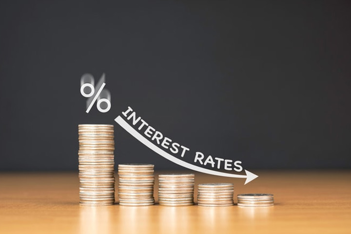 السياسة النقدية للبنوك تتجه لخفض أسعار الفائدة .. مصادر : الحرب الدائرة قد تُعطل البدء