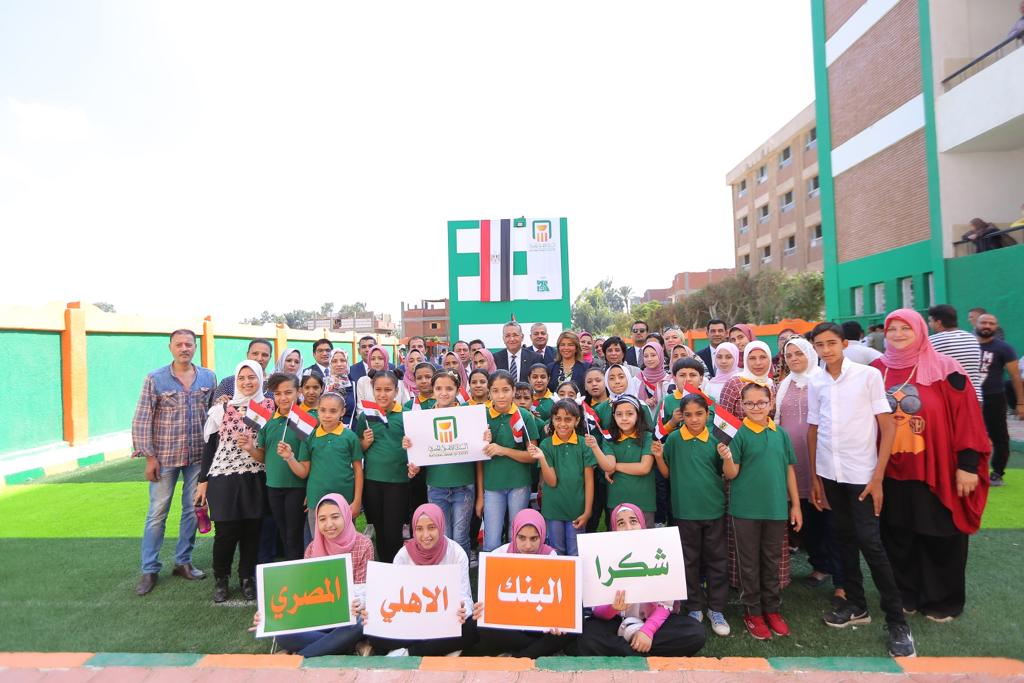 كيف دعم البنك الاهلى عدد من المدارس مع بدء العام الدراسى 