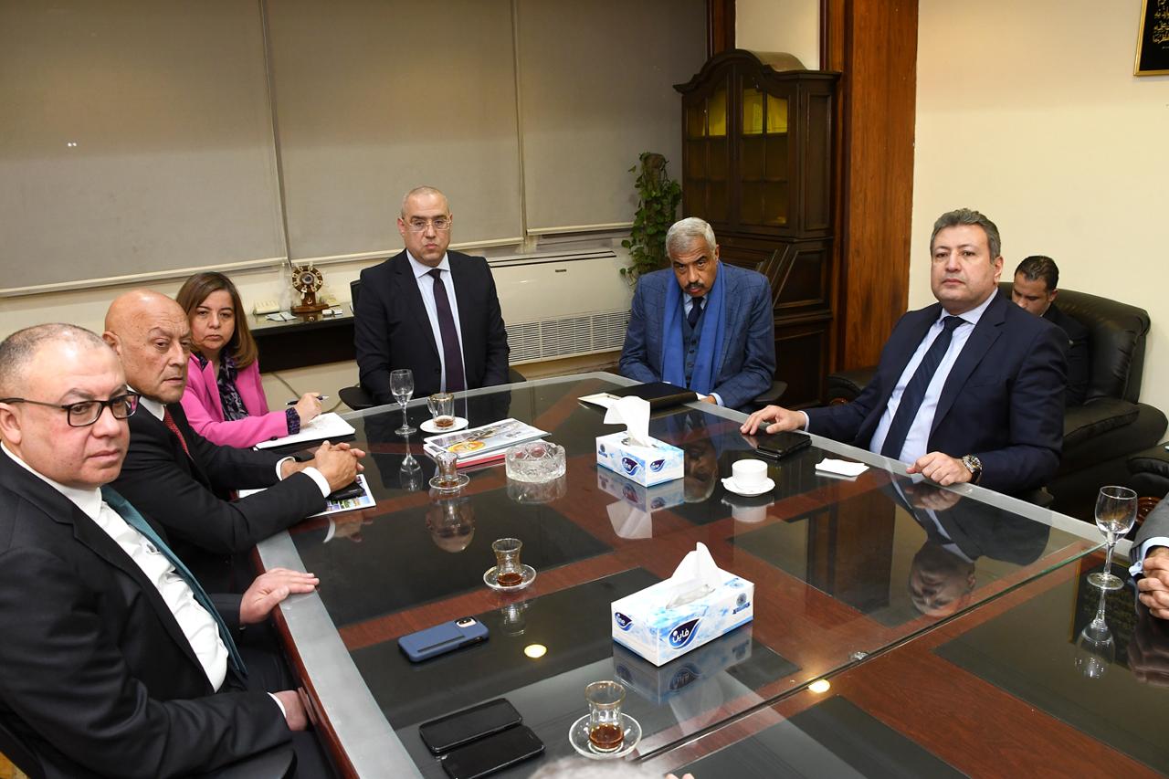 المطورين العقاريين علي طاولة وزير الإسكان لمناقشة شروط مبادرات التمويل العقاري التي اقترحتها الحكومة والمركزي .. 