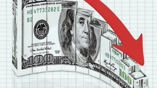 الدولار الامريكى ينخفض بمقدار قرش فى تعاملات منتصف اليوم 