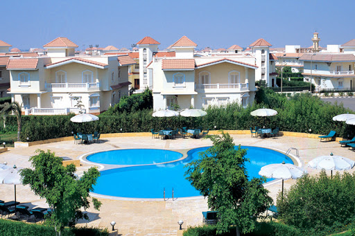 "ماي فير" .. درة الشروق على الطريقة الأمريكية