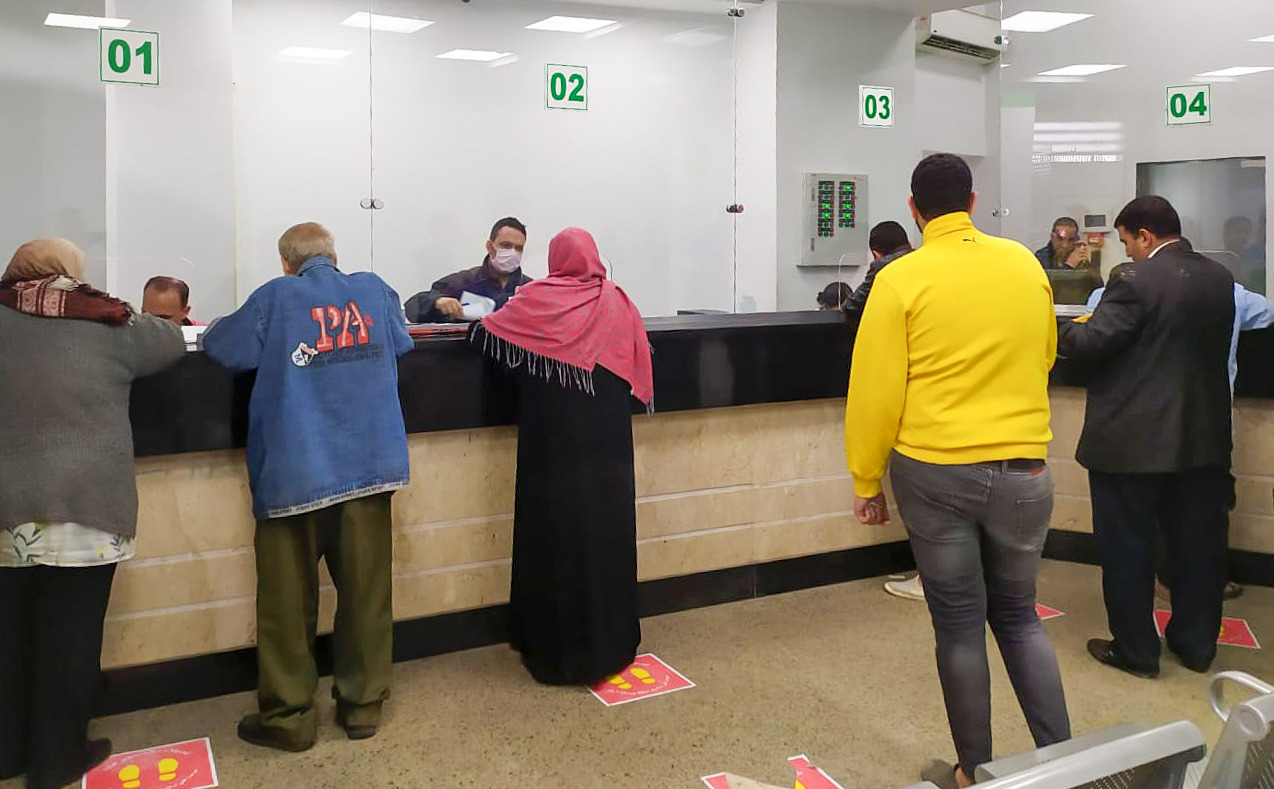 بالصور ..شاهد ماذا قدمت وزارة الاتصالات من  اجراءات احترازية  لصرف المعاشات من البريد 