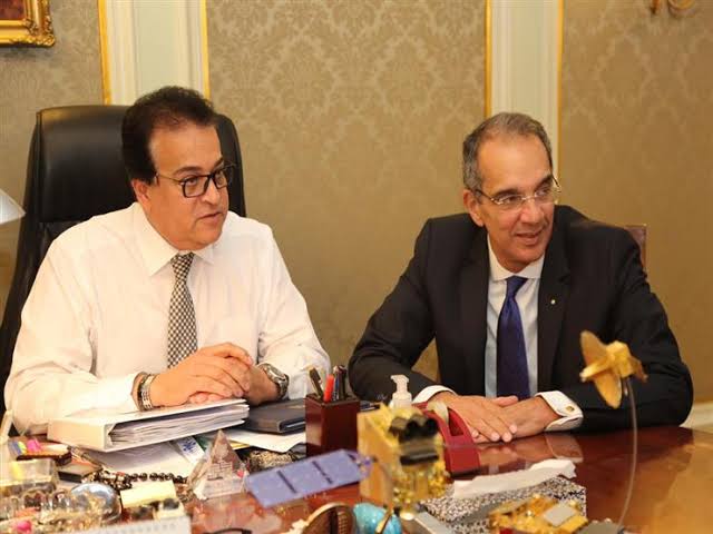 وزيرا الاتصالات و التعليم العالى يتابعان تنفيذ التحول الرقمى للجامعات