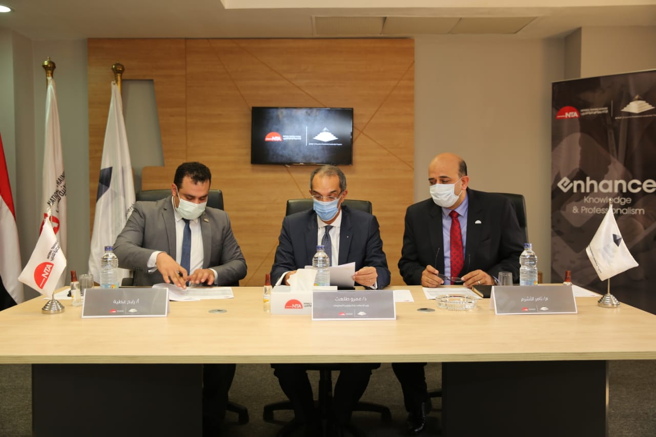 وزير الاتصالات يشارك  في لجان المقابلات الشخصية للمتقدمين للبرنامج الرئاسي لتأهيل التنفيذيين للقيادة