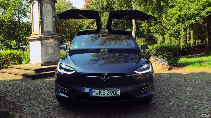 تسلا في سبيلها لنشر تطبيق "القيادة الذاتية" على نطاق أوسع