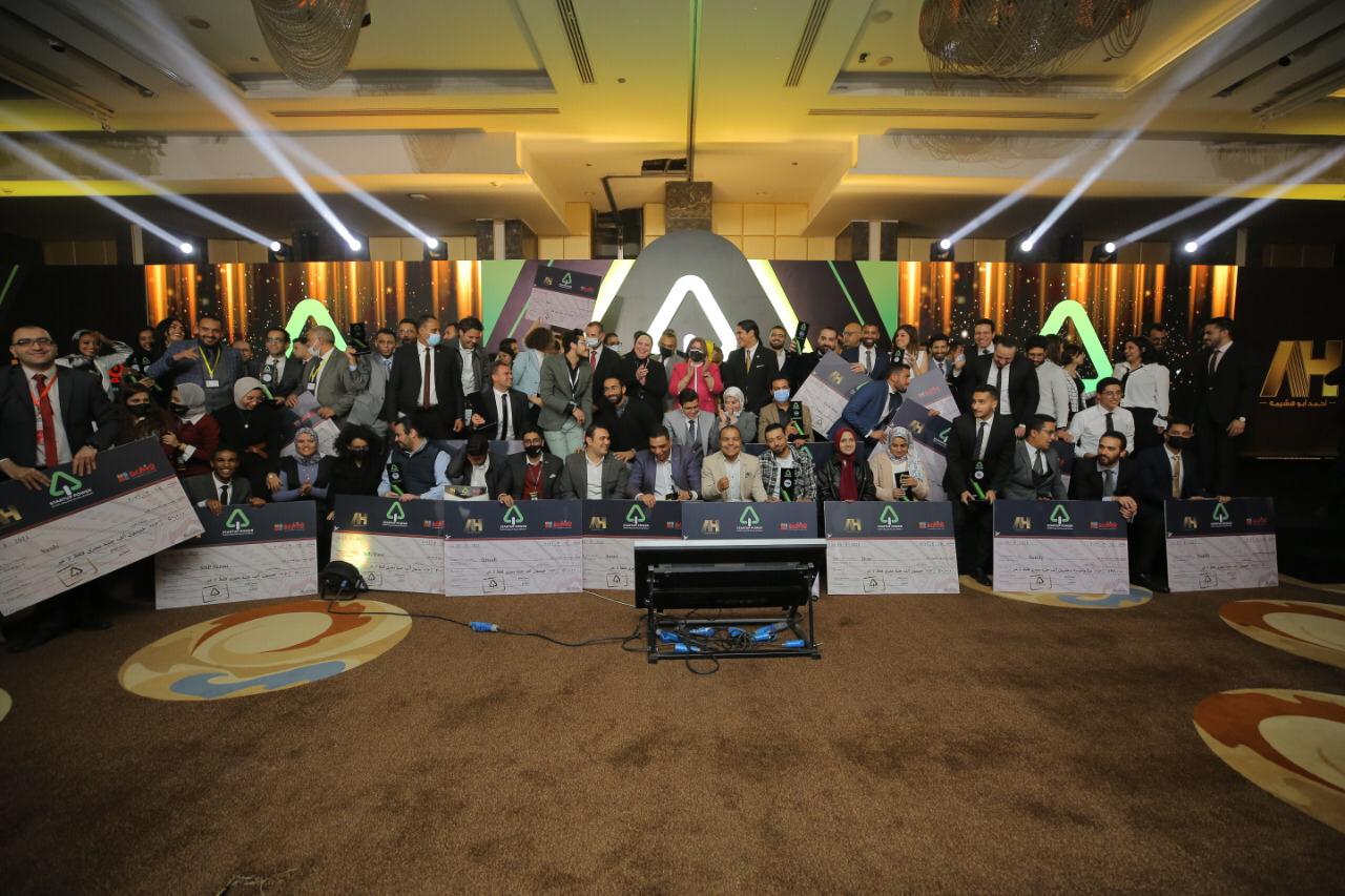 بحضور وزيرة الصناعة ومستشار الرئيس ووكيلة مجلس الشيوخ..  «أبو هشيمة» يوزع جوائز 2 مليون جنيه على الفائزين في مسابقة المشروعات الناشئة ويضاعفها في الموسم الجديد لـ 6 مليون