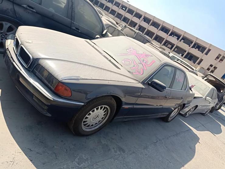 جلسة مزاد علني لبيع 26 سيارة واردة من الخارج بساحة جمارك مطار القاهرة