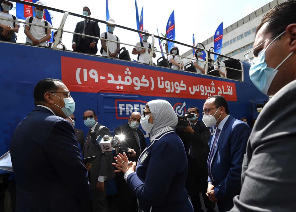 رئيس  الوزراء يدشن حملة "معًا نطمئن .. سجل الآن" لتشجيع المواطنين على تلقي لقاح كورونا