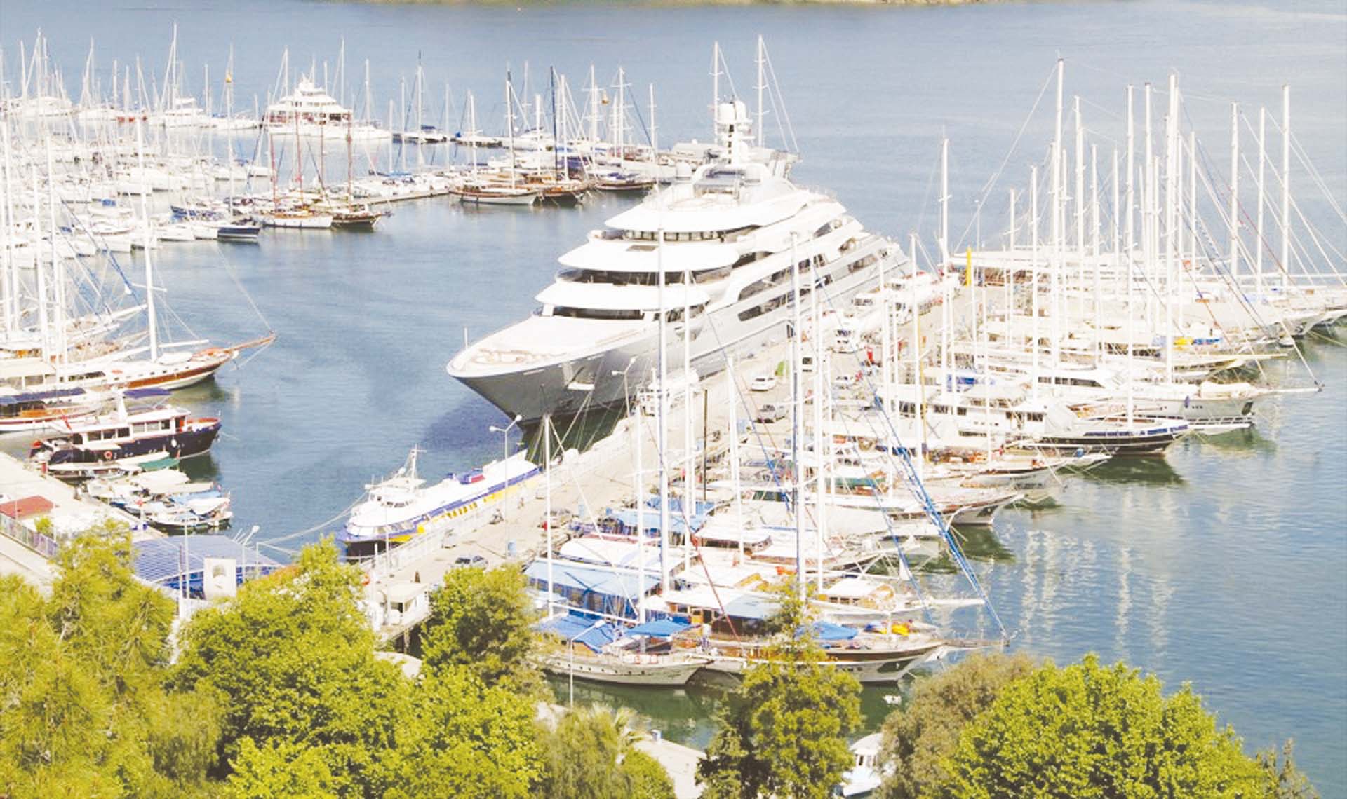 لتوطين صناعة اليخوت.. توقيع مذكرة تفاهم بين شركة ترسانة جنوب البحر الأحمر وهيئة قناة السويس