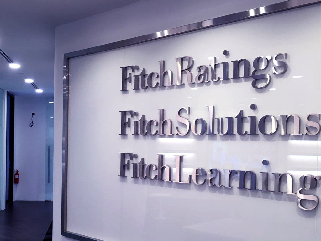 "فيتش سوليوشنز" تتوقع انخفاض " طفيف" للجنيه وارتفاعا 3% في الفائدة حتي نهاية العام