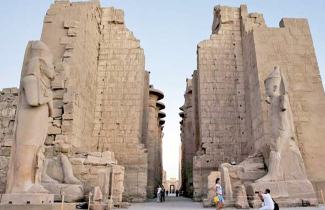 وزارة السياحة تؤكد على أهمية تحويل مدينة الأقصر إلى متحف عالمي