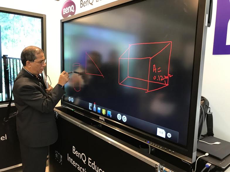 انترأكت" تتوصل لاتفاق مع مؤسسات تعليمية لتوريد أجهزة عرض ذكية تعد الأولى من نوعها في مصر