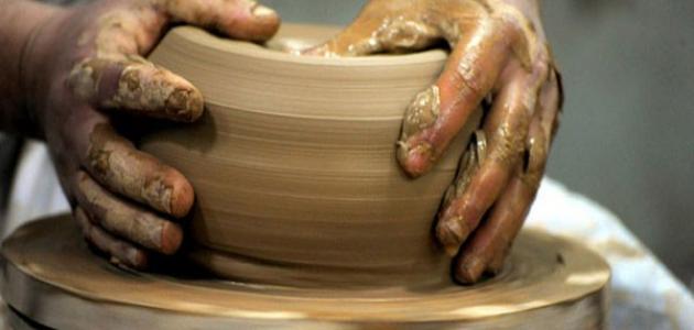 بتوجيهات رئاسية .. محافظ القاهرة يبحث مع أصحاب ورش الفخار مشاكلهم ويوعد بحلها