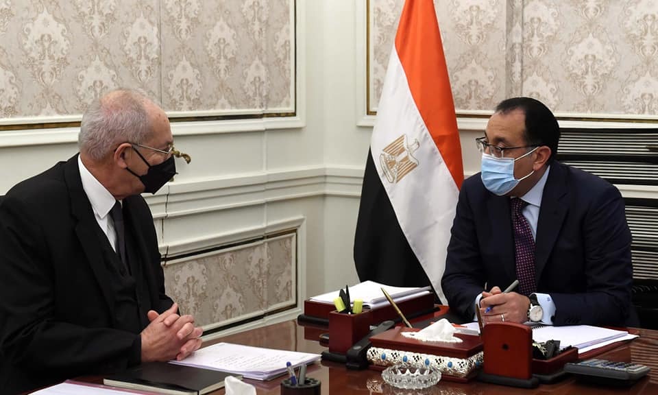 خلال اجتماعه برئيس المنطقة الاقتصادية لقناة السويس: مدبولي يناقش جهود الهيئة نحو التحول للاقتصاد الأخضر