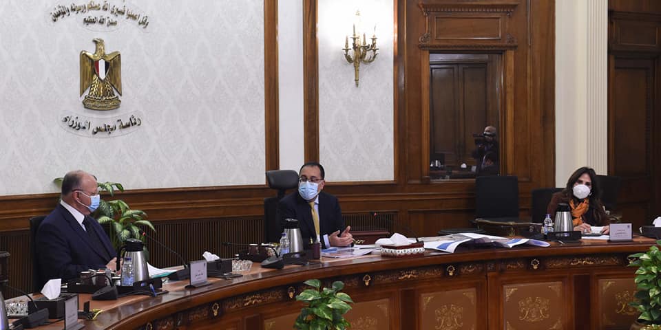 رئيس الوزراء يتابع إجراءات تسكين أهالي المناطق غير الآمنة في المشروعات السكنية الجديدة