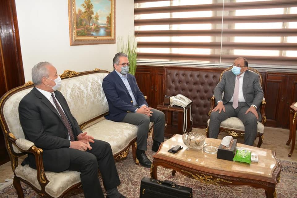 وزيرا السياحة والتنمية المحلية يستعرضان مقترحات تطوير مدينة إسنا التاريخية