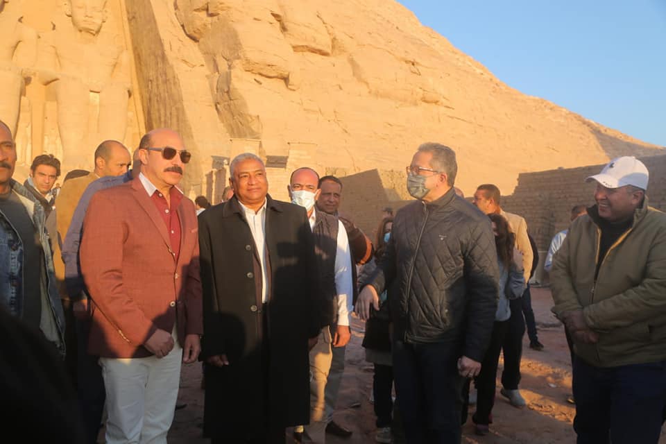 وزير السياحة ومحافظ أسوان يشهدان ظاهرة "تعامد الشمس" بحضور 6 آلاف زائر