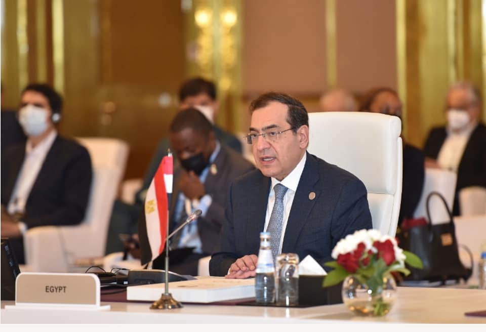 وزير البترول يوجه بسرعة الانتهاء من توسعات ميناء الحمرا