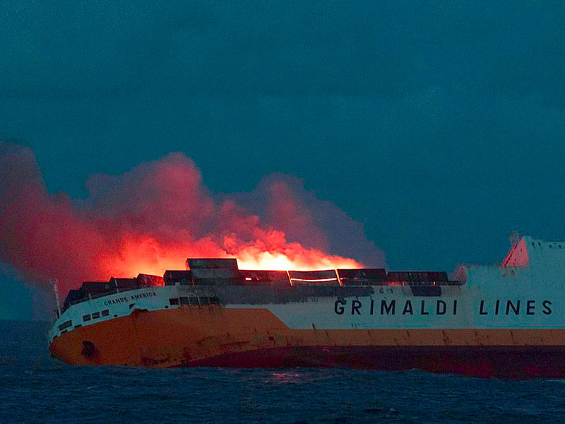 من بينها لامبرجيني وأودي.. 4000 سيارة فاخرة تغرق في المحيط الأطلسي