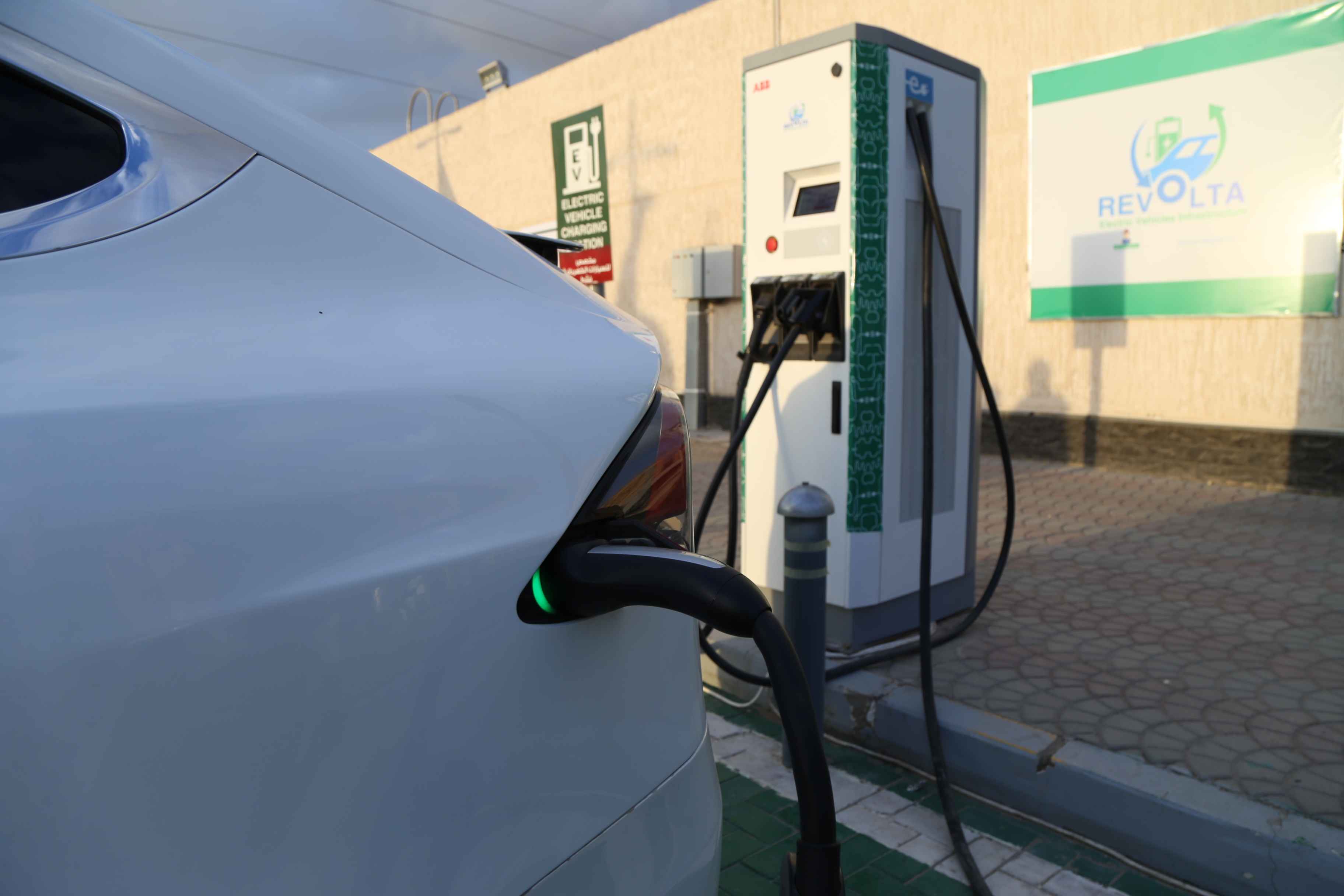 إم بي للهندسة تطلق تطبيق الكتروني لتقديم خدمات شحن السيارات الكهربائية عقب اقتناص اتفاق لتشغيل محطات "ريفولتا إيجيبت"