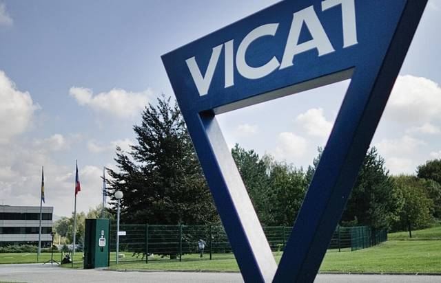 تسوية نزاع "فيكا" الفرنسية .. ورئيسها يتعهد بتطوير صناعة الأسمنت