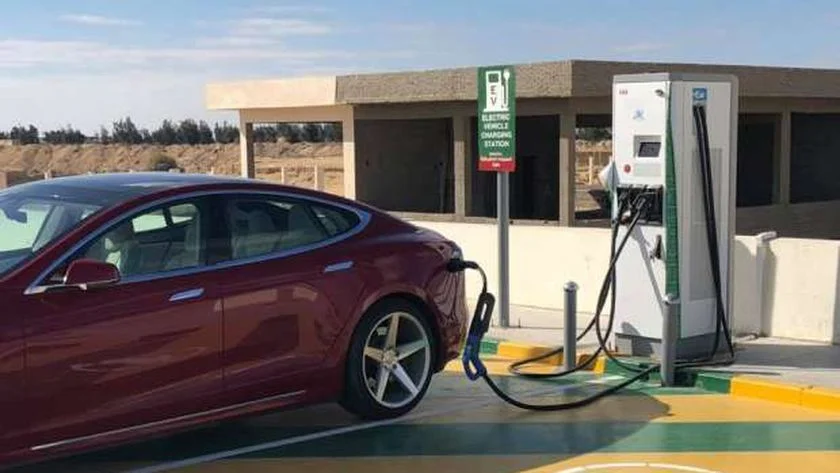 مفاوضات مصرية إماراتية لإنشاء محطات لشحن السيارات الكهربائية