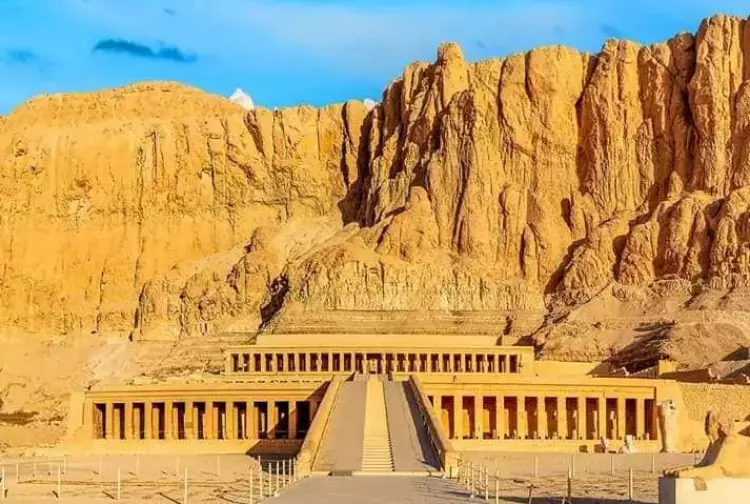 وزير السياحة الصيني بستهل زيارته الرسمية  لمصر بجولة أثرية فى الأقصر.. ويبدى سعادته