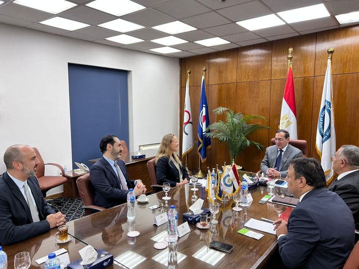 وزير البترول يبحث مع فورتيسكو الأسترالية الاستثمار في التعدين والهيدروجين الأخضر