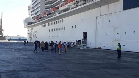 سفينتان سياحيتان هولندية ونرويجية تصلان ميناء سفاجا