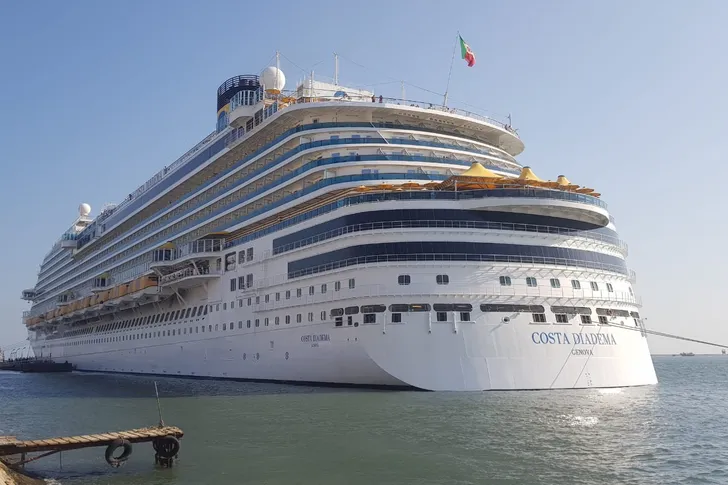 في أولى رحلاتها.. ميناء بورسعيد يستقبل 1600 سائح على متن سفينة الأحلام "كوستا دياديما"