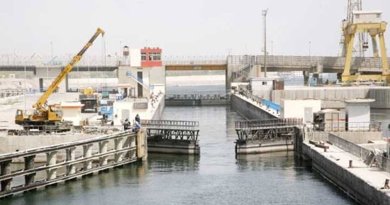 "الري" تجري عمليات تحديث أنظمة تشغيل بوابات هويس ومفيض سد دمياط