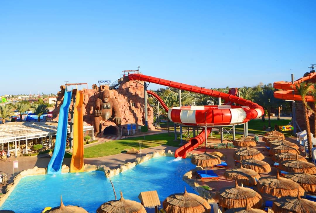 هوليداي شيك تمنح منتجعات "الباتروس" بشرم الشيخ ومرسى علم جائزة التميز لعام 2023