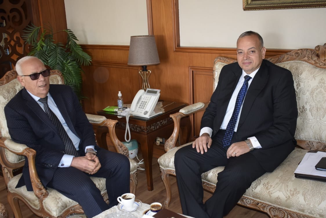 الممشى السياحي وتطوير الميناء.. أهم ماتناوله لقاء "الغضبان" وممثل اقتصادية قناة السويس