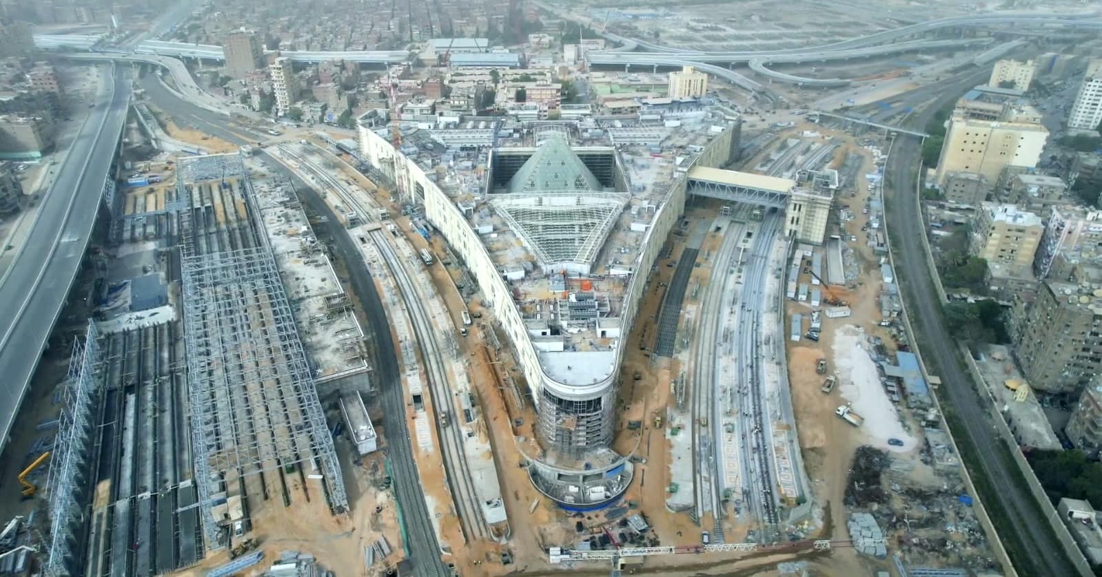 أكبر من "رمسيس" التاريخية.. مصر تقترب من إطلاق أكبر محطة سكة حديدية