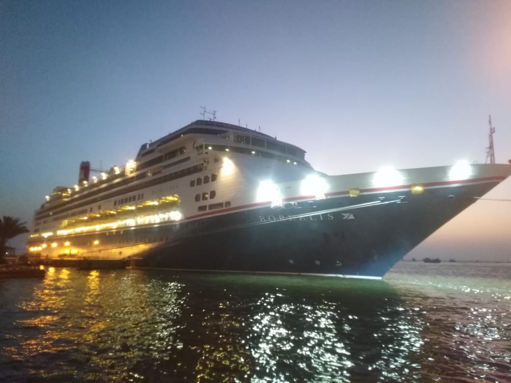سفينة "بوريالز" الفاخرة تصل ميناء بورسعيد