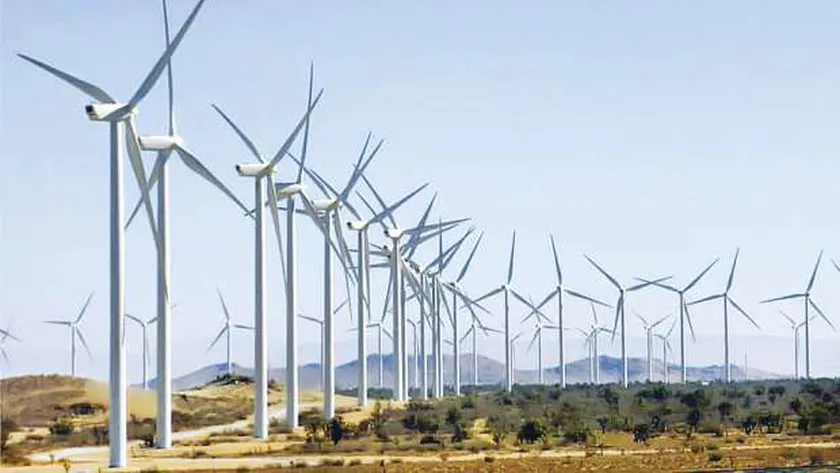 رئيس الوزراء يشهد توقيع اتفاقية الإغلاق المالي لمشروع إنشاء مزرعة الرياح برأس غارب بـ 680 مليون دولار