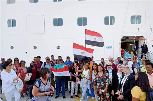 "السمسمية" في استقبال سائحي السفينة "كوستا باسيفيكا" في بورسعيد