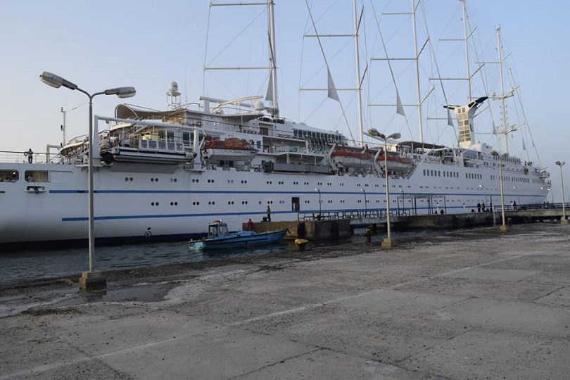 أكبر سفينة شراعية في العالم تغادر بورسعيد متجه إلي ميناء الإسكندرية