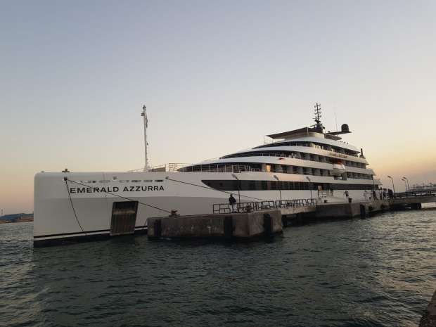 اليخت الأسترالي "ايميرالد سقارة" يرسو بميناء "بورسعيد" للمرة الأولى