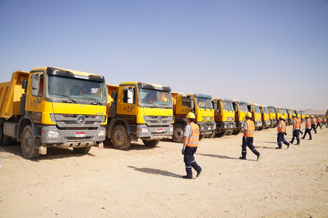 "طلعت مصطفى" تواصل الأعمال الإنشائية بمدينة "نور" .. أول مدينة ذكية خضراء ومستدامة فى محور شرق القاهرة ( فيديو )